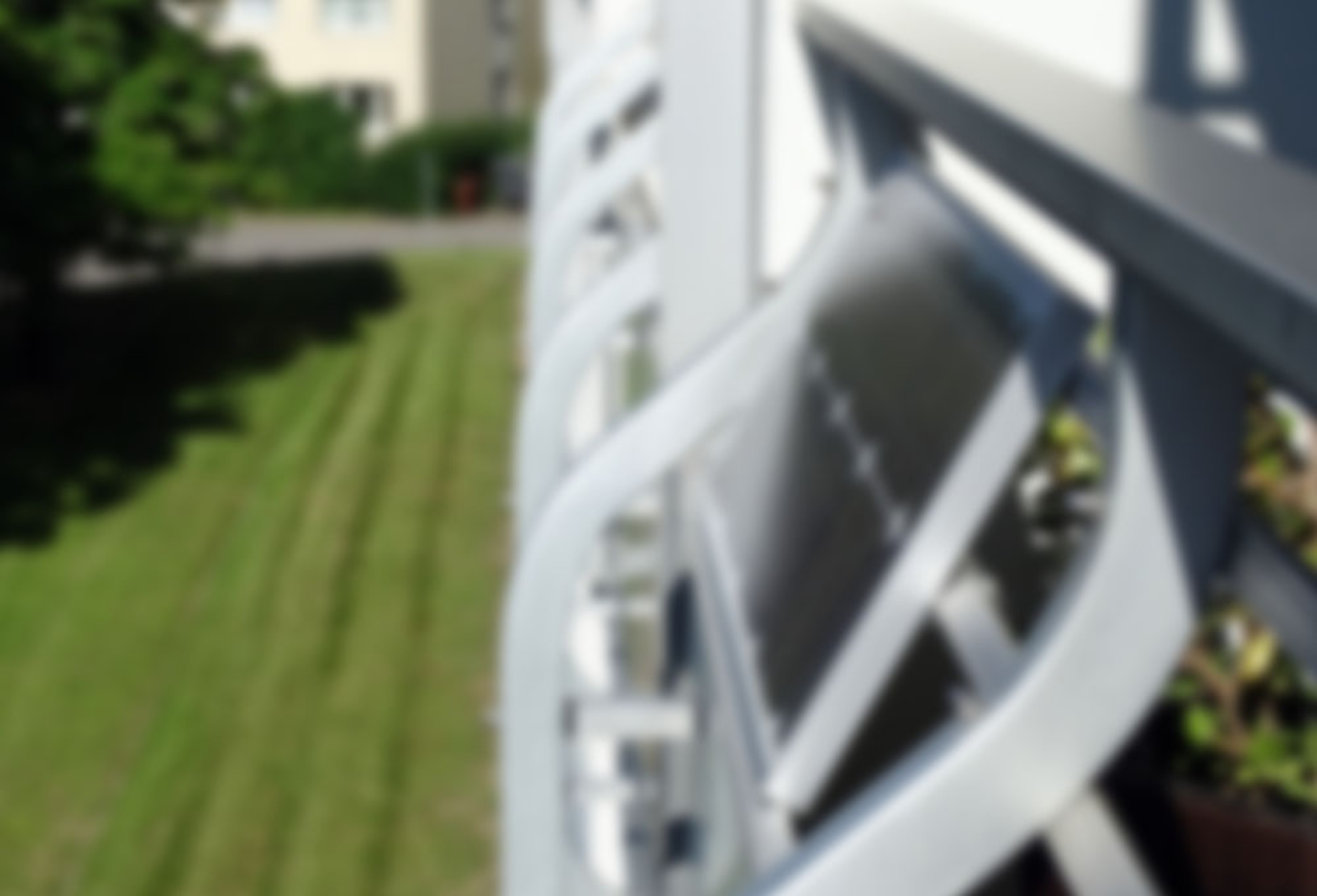 Balkon­kraftwerk bei Elektrotechnik Alata in Obertshausen